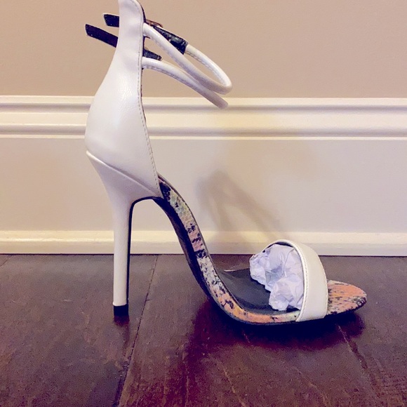 NBW Wild Diva Multicolor Snake Print White Heels - Picture 2 of 10